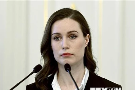 Thủ tướng Phần Lan Sanna Marin phát biểu tại một cuộc họp báo ở Helsinki. (Ảnh: AFP/TTXVN)