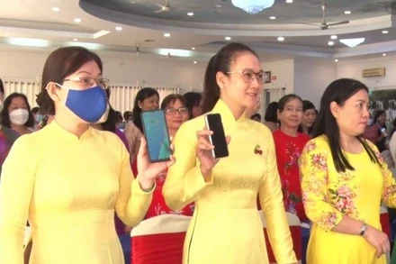 Tuyên truyền chuyển đổi số và chăm sóc sức khỏe cho phụ nữ hậu Covid-19