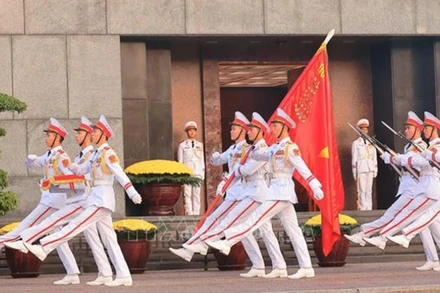 Chào mừng 79 năm ngày Quốc khánh 2/9, nghi lễ thượng cờ cấp quốc gia được tổ chức trọng thể tại Quảng trường Ba Đình (Hà Nội). (Ảnh: TTXVN)