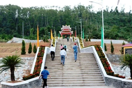 Toàn cảnh Nhà tưởng niệm liệt sĩ ở tiểu khu 67, xã Phong Xuân (huyện Phong Điền).