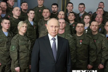 Tổng thống Nga Vladimir Putin trong bài phát biểu Thông điệp năm mới, tại trụ sở Quân khu miền nam của Nga, ở Rostov-on-Don ngày 31/12/2022. (Ảnh: AFP/TTXVN)