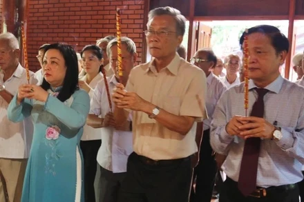 Lãnh đạo, nguyên lãnh đạo tỉnh Phú Yên dâng hương kỷ niệm 134 năm Ngày sinh Chủ tịch Hồ Chí Minh (19/5/1890-19/5/2024) tại Khu di tích lịch sử Nhà thờ Bác Hồ.