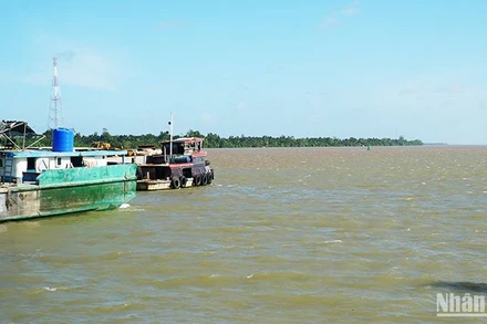 Vùng khai thác mỏ cát số 11 không có dân cư sinh sống.