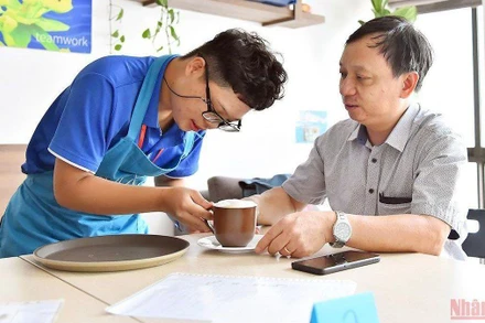 Imago Work trang bị cho học viên các kỹ năng cần thiết để có thể phần nào giúp họ chủ động giải quyết được các công việc hằng ngày của mình.