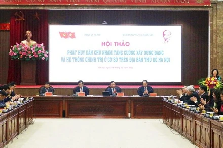 Quang cảnh hội thảo khoa học sáng 15/12.