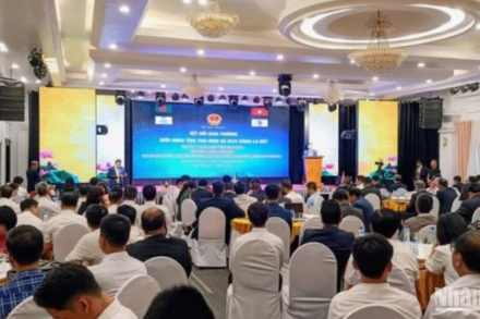 Quang cảnh Diễn đàn giao thương.