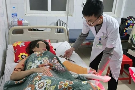 Sau một tháng phẫu thuật nối tay, sức khỏe bệnh nhân L. đã ổn định, cánh tay và đầu chi đã ấm hồng, các dấu hiệu phục hồi khả quan.