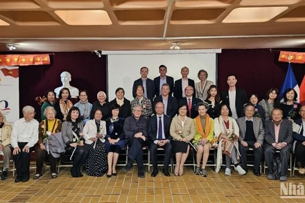 [Ảnh] Tòa Đại sứ Việt Nam tại Pháp - nơi ghi dấu ngoại giao nhân dân và tình yêu đất nước của kiều bào