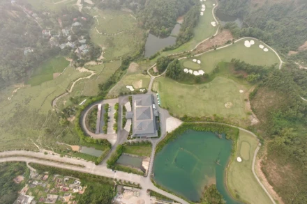 Sân golf Hill Top Hòa Bình đã hoàn thành 27 hố, mở cửa từ năm 2019 đến nay nhưng vẫn chưa có hồ sơ xác định nghĩa vụ tài chính.