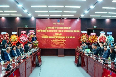 Lễ công bố quyết định thành lập Trung tâm nghiên cứu, đào tạo thiết kế vi mạch và trí tuệ nhân tạo Đà Nẵng. 