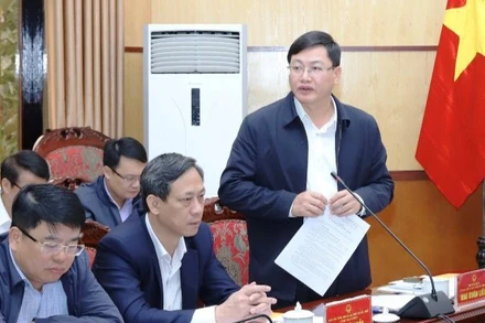 Phó Chủ tịch Ủy ban nhân dân tỉnh Thanh Hóa Mai Xuân Liêm phát biểu tại phiên họp.