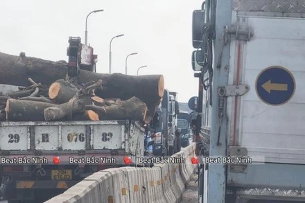 Ảnh xe ô-tô đi ngược chiều được đăng tải trên trang Facebook Beat Bắc Ninh.