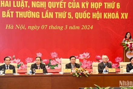 Chủ tịch Quốc hội Vương Đình Huệ, Phó Chủ tịch Thường trực Quốc hội Trần Thanh Mẫn, Chủ tịch Ủy ban Trung ương Mặt trận Tổ quốc Việt Nam Đỗ Văn Chiến; Phó Chủ tịch Quốc hội Nguyễn Khắc Định, Phó Thủ tướng Chính phủ Trần Lưu Quang chủ trì Hội nghị.