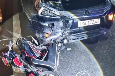 Hiện trường vụ tai nạn khiến 2 nữ sinh tử vong do va chạm với xe ô-tô của Bí thư Đảng ủy xã Nam Điền, huyện Nghĩa Hưng (Nam Định).