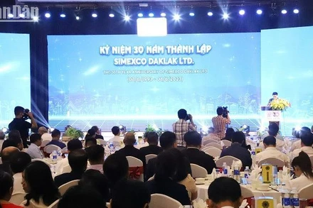 Phó Bí thư Thường trực Tỉnh ủy Đắk Lắk Phạm Minh Tấn phát biểu chúc mừng Simexco sau 30 năm xây dựng và phát triển.