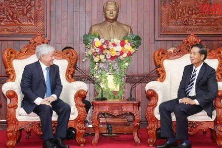 Đồng chí Đỗ Văn Chiến (trái) tại cuộc gặp. (Ảnh: Duy Toàn)