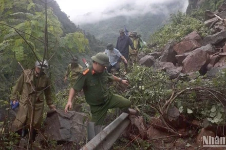 Mưa lũ đã gây sạt lở nhiều tuyến đường tại các xã của tỉnh Sơn La.