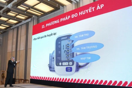 Giáo sư, Tiến sĩ Huỳnh Văn Minh, Chủ tịch Hội Tim mạch học Việt Nam chia sẻ tại hội thảo.