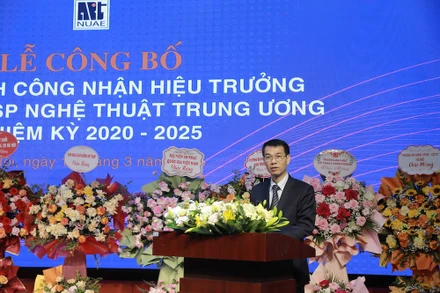 Hiệu trưởng Trường đại học Sư phạm nghệ thuật Trung ương Lê Vinh Hưng.
