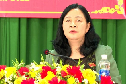 Đồng chí Bùi Thị Minh Hoài, Bí thư Trung ương Đảng, Trưởng Ban Dân vận Trung ương phát biểu tại buổi tiếp xúc với cử tri huyện Cư M’gar.