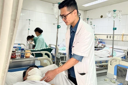 Bệnh nhân được cấp cứu phẫu thuật, bảo đảm an toàn tính mạng.