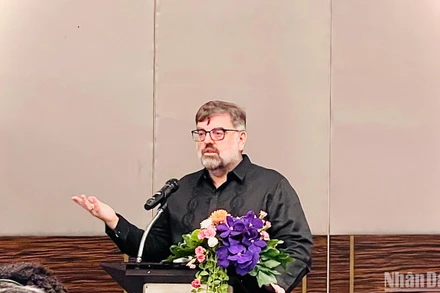 Giám đốc UNAIDS khu vực châu Á-Thái Bình Dương Eamonn Murphy chia sẻ tại hội thảo.