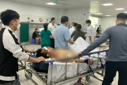 Bệnh nhân được đưa vào Khoa Cấp cứu. 
