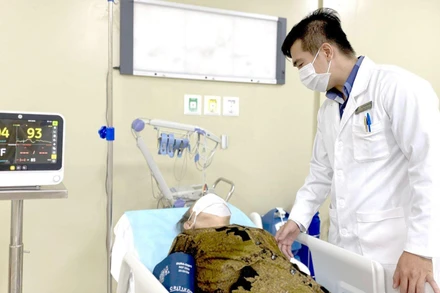 Bệnh nhân mắc cúm phải nhập viện điều trị.