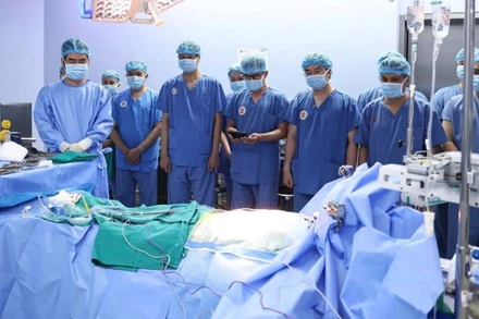 Đội ngũ y, bác sĩ tri ân nghĩa cử cao cả của người hiến tạng.