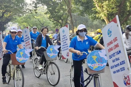 Hội Liên hiệp phụ nữ Hà Nội phát động phụ nữ Thủ đô đạp xe tuyên truyền, hưởng ứng Tháng hành động quốc gia phòng, chống HIV/AIDS 