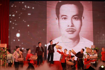 Chương trình biểu diễn nghệ thuật kỷ niệm 120 năm Ngày sinh đồng chí Võ Văn Ngân. 