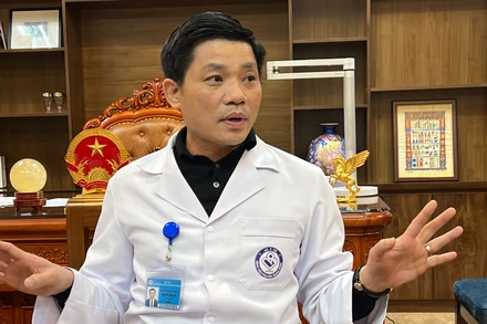Giáo sư, Tiến sĩ Nguyễn Duy Ánh, Giám đốc Bệnh viện Phụ sản Trung ương.