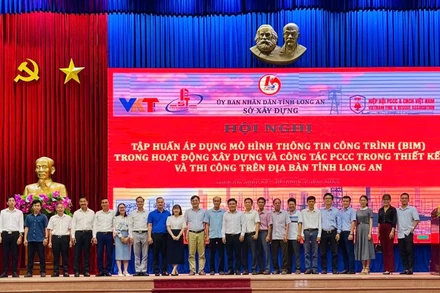 Các đại biểu tham dự chương trình.