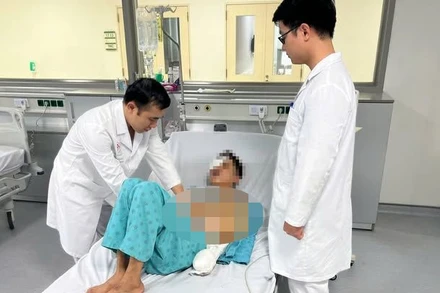 Bệnh nhân nằm điều trị tại Bệnh viện Trung ương Quân đội 108.