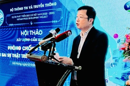 Thứ trưởng Bộ Thông tin-Truyền thông Nguyễn Thanh Lâm phát biểu tại hội thảo.