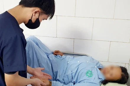 Bệnh nhân vàng da, viêm gan sau ngộ độc nấm.