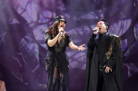 Ca sĩ Tùng Dương song ca cùng Ngọc Anh 3A.