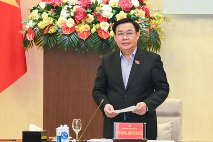 Chủ tịch Quốc hội Vương Đình Huệ phát biểu mở đầu, gợi mở các nội dung thảo luận tại buổi làm việc.