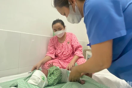 Bé Trang chỉ nặng 800gr lúc chào đời ở tuần 28, giờ đã nặng 2,5kg.