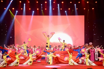 [Ảnh] Thủ tướng Phạm Minh Chính dự Lễ kỷ niệm 40 năm Ngày Nhà giáo Việt Nam