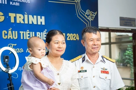 Ông Trần Văn Toan (Mê Linh, Hà Nội) và vợ Vương Thị Hòa đã có hơn 100 lần hiến tiểu cầu.
