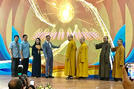 Vận động tăng ni, phật tử hiến tặng mô, tạng. 