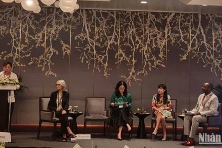 Anh Nguyễn Anh Phong, đại diện Mạng lưới người sống chung với HIV chia sẻ tại sự kiện.