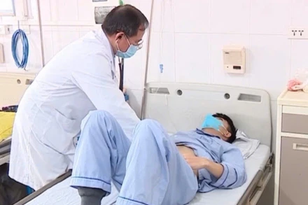 Bệnh nhân nằm điều trị tại Bệnh viện Bệnh Nhiệt đới Trung ương.