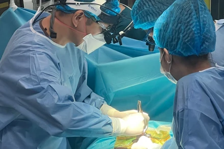 Phòng mổ tim nhi được thiết lập khẩn cấp cứu em bé ngay sau khi chào đời. (Ảnh: BVCC)