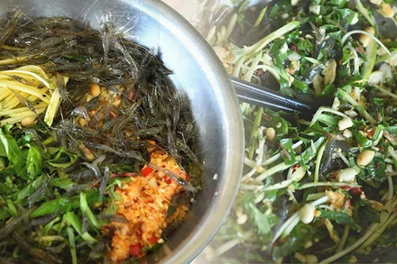 Độc đáo món gỏi tép Vĩnh Tú, Quảng Trị