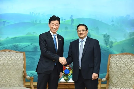 Thủ tướng Phạm Minh Chính đón Bộ trưởng Bộ Kinh tế, Thương mại và Công nghiệp Nhật Bản Nishimura Yasutoshi.