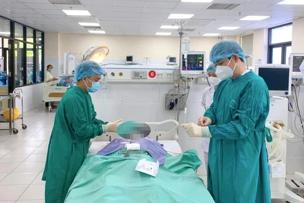 Bệnh nhân được cứu sống dù nhiều lần gia đình xin cho người bệnh về lo hậu sự. 