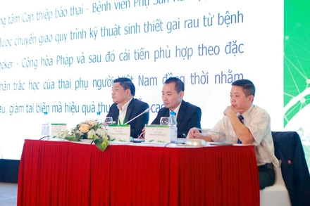 Chủ tọa hội nghị. 