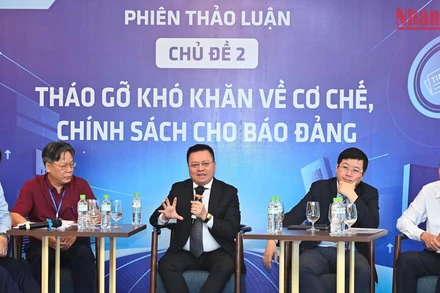 Các diễn giả trao đổi tại hội thảo. (Ảnh: Đăng Khoa)